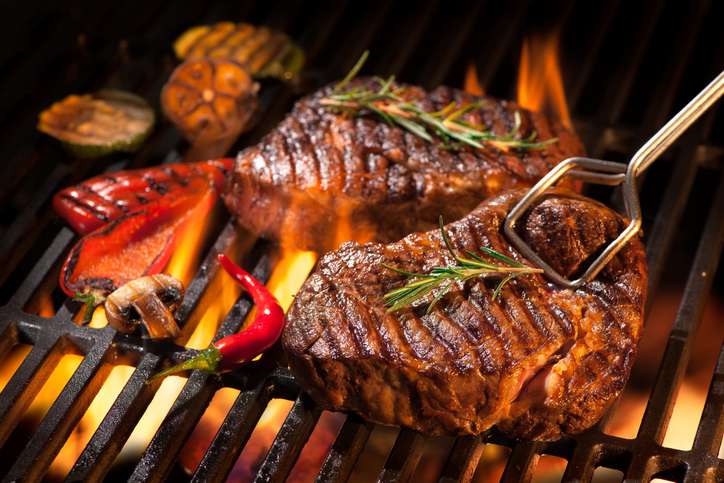 6 consejos para asar carne a la parrilla de forma saludable 