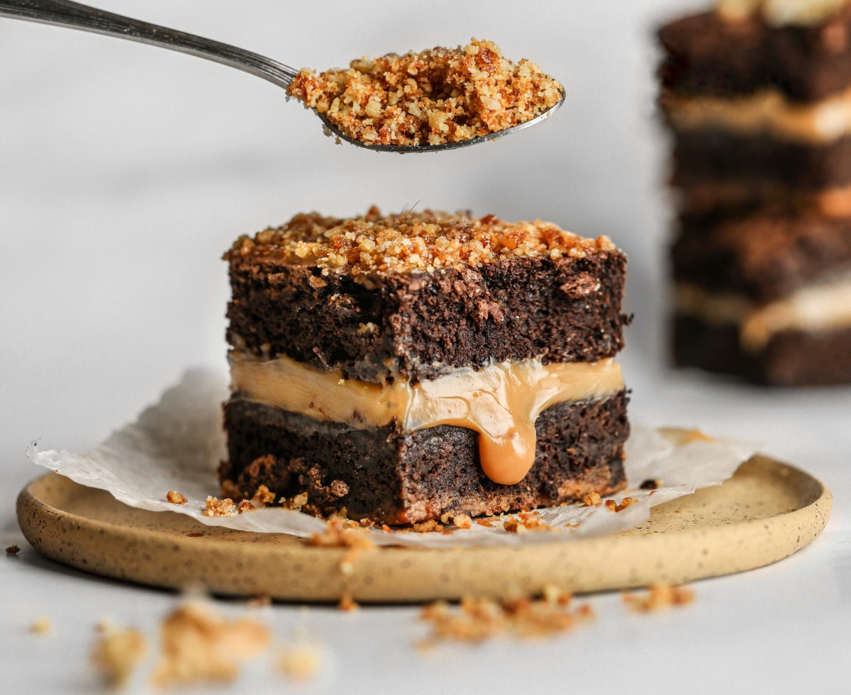 Receta Brownie Caluga con Crocante de Nuez | Gourmet