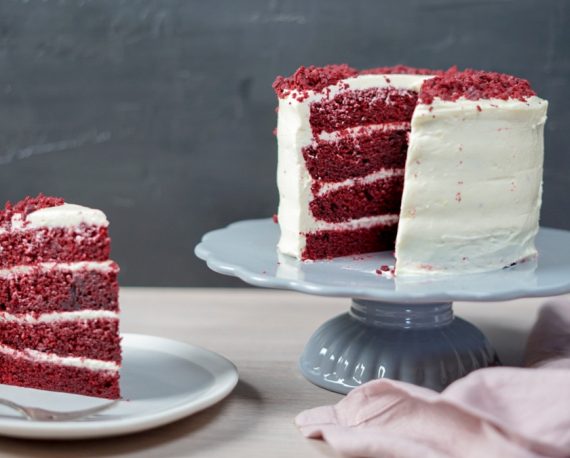 Red velvet cake | Pastel de terciopelo rojo | Dasilé in 2023 | Red velvet  cake, Velvet cake, Food