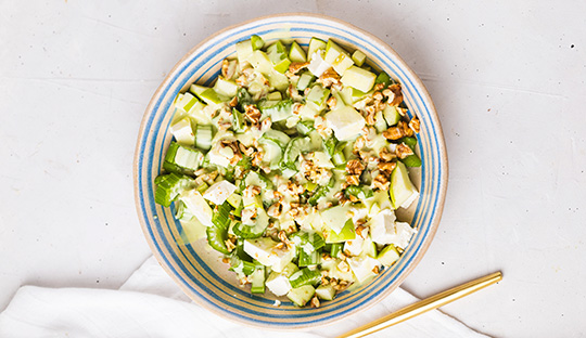 ¿Cómo preparar Ensalada de Apio y Manzana?